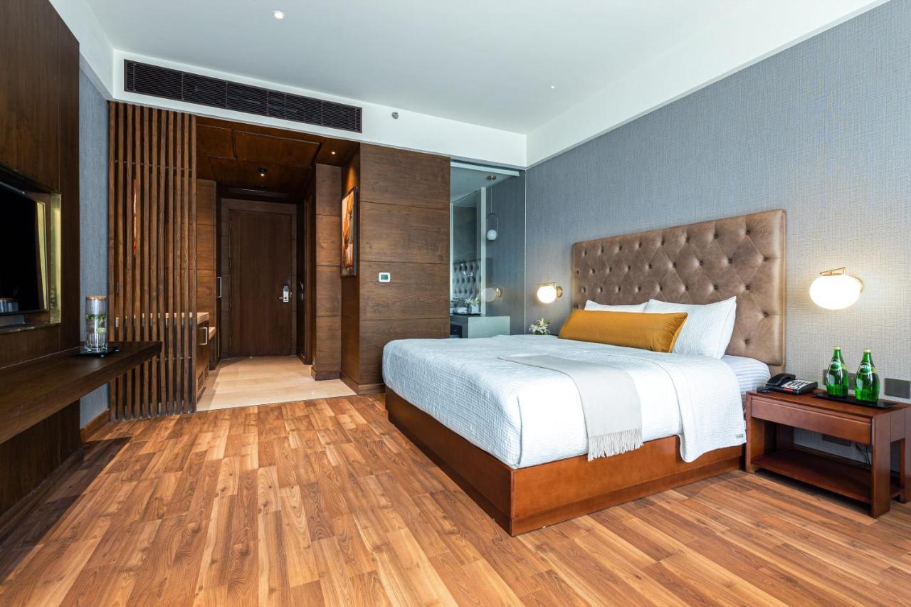 Wyndham Chandigarh Mohali Exteriör bild