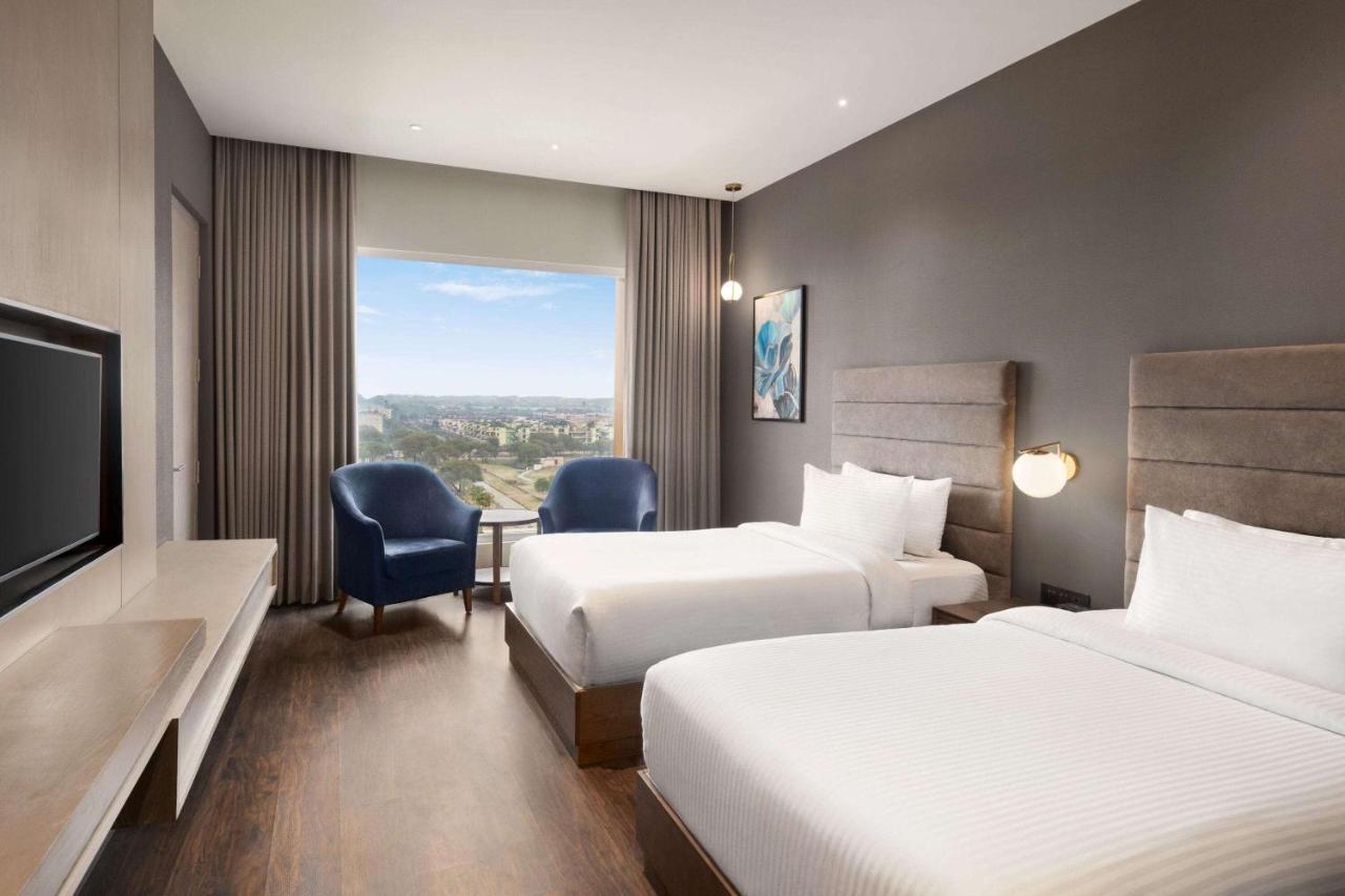 Wyndham Chandigarh Mohali Exteriör bild