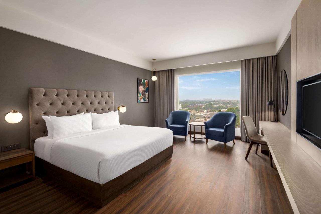 Wyndham Chandigarh Mohali Exteriör bild