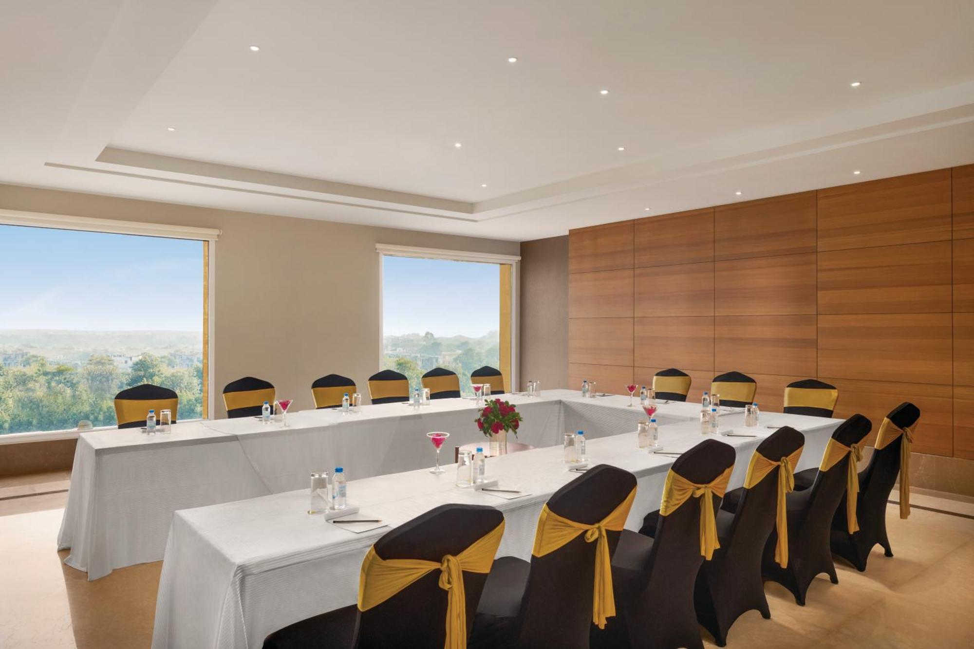 Wyndham Chandigarh Mohali Exteriör bild